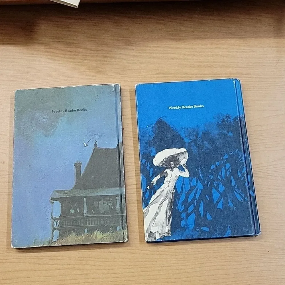 4 Ghost paperbooks 2 hardcover Ghost books‎